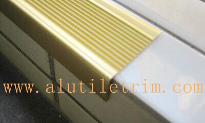 Aluminum stair nosing