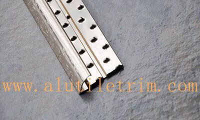 Pinned hammered aluminum carpet edging