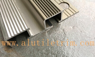 Aluminum stair nosing for tile