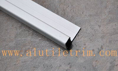 Square contour edge tile trim